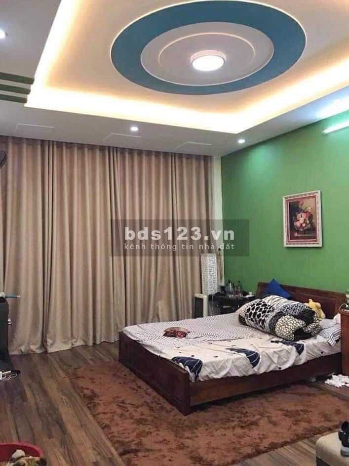 Bán gấp nhà Vũ Xuân Thiều, Long Biên, lô góc ô tô đỗ cửa vào nhà, kinh doanh sầm uất