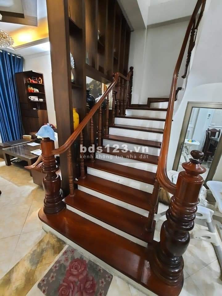 CẦN BÁN GẤP NHÀ TẠI ĐƯỜNG LÁNG 46M2 5 TẦNG