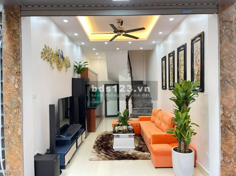 CỰC HIẾM Cần bán nhà 4T, 30 M2, nhỉnh 2 Tỷ, phố Nguyễn Chính quận Hoàng Mai, LH 0977440990.