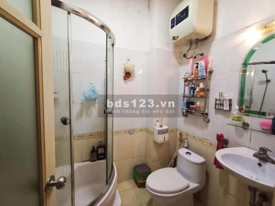 Bán nhà gần Ngã Tư Sở. 30m x 5T, nhà đẹp ở ngay. 2.6 tỷ.