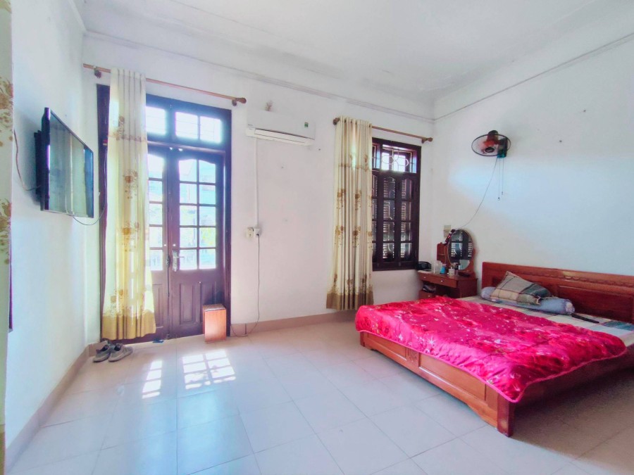 SĐCC, ngõ ô tô tránh Nguyễn Văn Cừ, kinh doanh 95m2 x 3 tầng, MT: 4.5m, nhỉnh 12 tỷ. LH: 0909258391