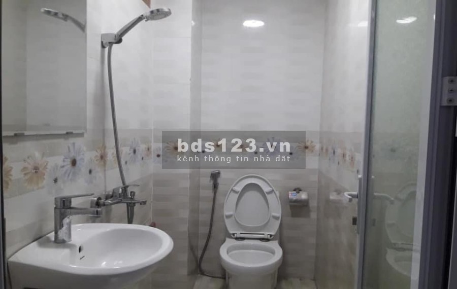 BÁN NHÀ PHỐ TRẠM. MẶT NGÕ Ô TÔ TRÁNH NHAU. KINH DOANH. GIÁ RẺ