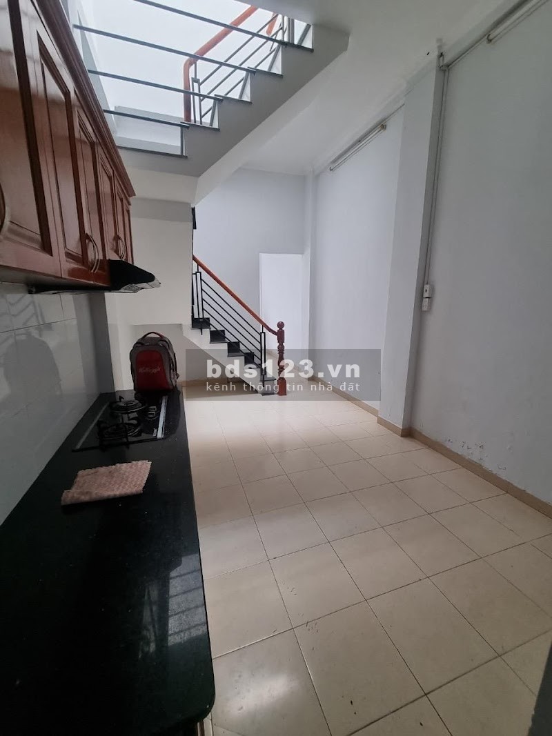 Hơn 3 tỷ, nhà Huỳnh Văn Nghệ, P15, Tân Bình