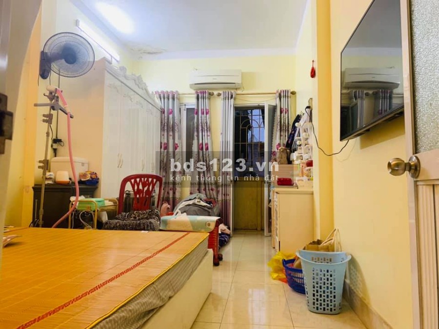 Bán nhà Tôn Đức Thắng diện tích sử dụng 24m2 giá bán 2.2 tỷ. Cực gần phố. 5 tầng ở luôn