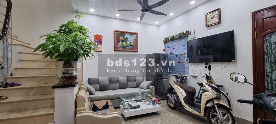 Nhà đẹp 5T full nội thất, 51m2 ngõ 162 Đội Cấn, MT 4.9m, chỉ 7.2 tỷ. LH 0392969999