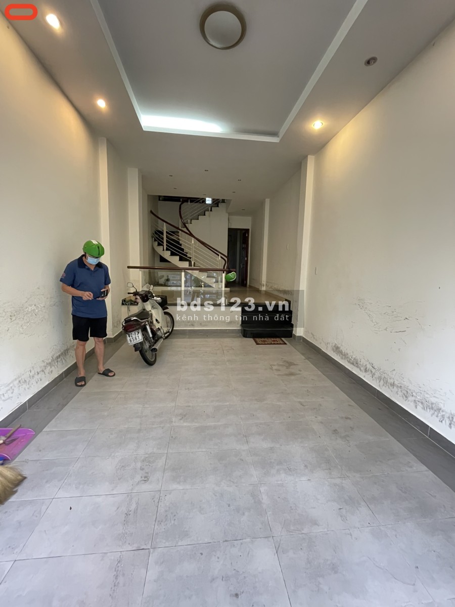 Mặt Tiền D2 4x20m, trệt, 3lầu, 5phòng. 5wc. Chỉ 30tr/th.