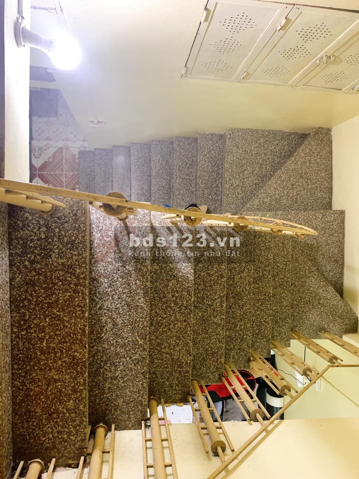 Bán nhà Tôn Đức Thắng diện tích sử dụng 24m2 giá bán 2.2 tỷ. Cực gần phố. 5 tầng ở luôn