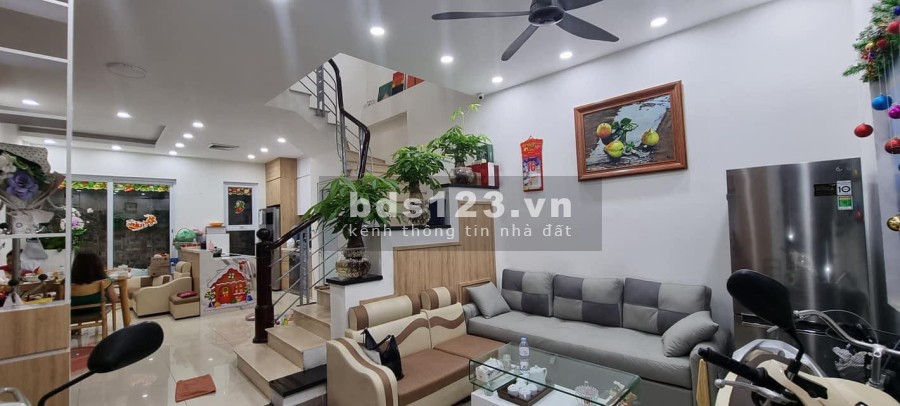 Nhà đẹp 5T full nội thất, 51m2 ngõ 162 Đội Cấn, MT 4.9m, chỉ 7.2 tỷ. LH 0392969999