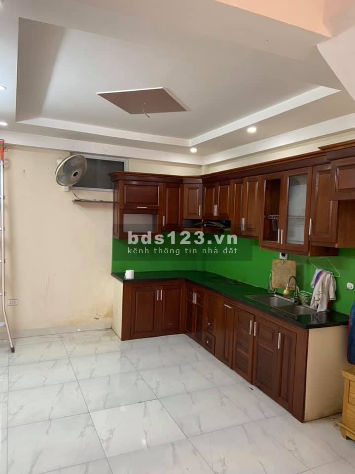 Kim Giang nhà đẹp 5 tầng ở ngay, sát ô tô tránh diện tích sử dụng 39m2 giá 4.3 tỷ, lh 0941570196