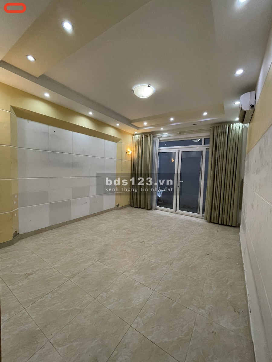 Mặt Tiền D2 4x20m, trệt, 3lầu, 5phòng. 5wc. Chỉ 30tr/th.