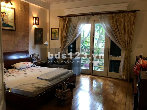 Bán ngay nhà Phố Hoàng Ngân - ở luôn - ô tô kia morning đỗ - diện tích 39m2