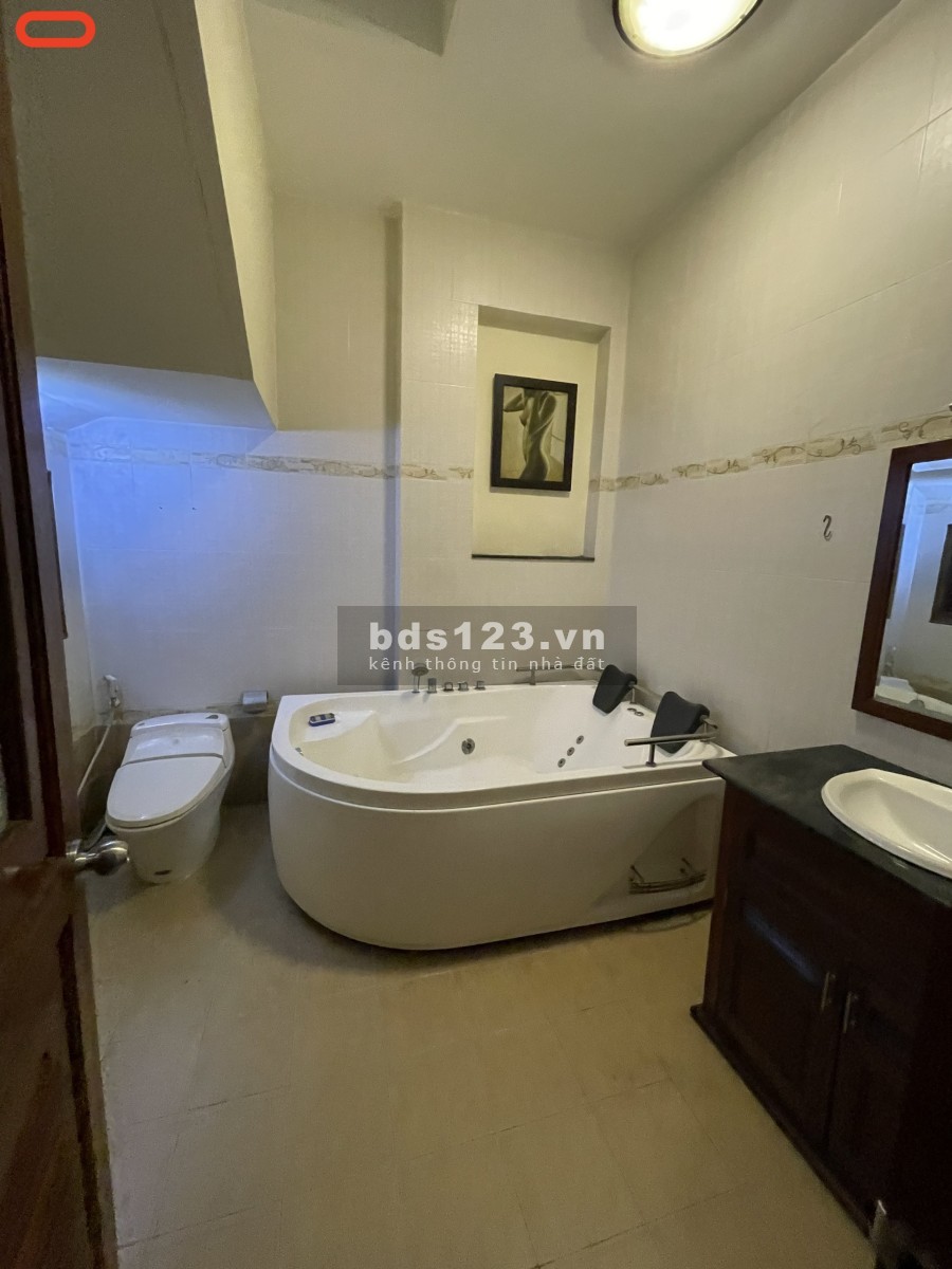 Mặt Tiền D2 4x20m, trệt, 3lầu, 5phòng. 5wc. Chỉ 30tr/th.