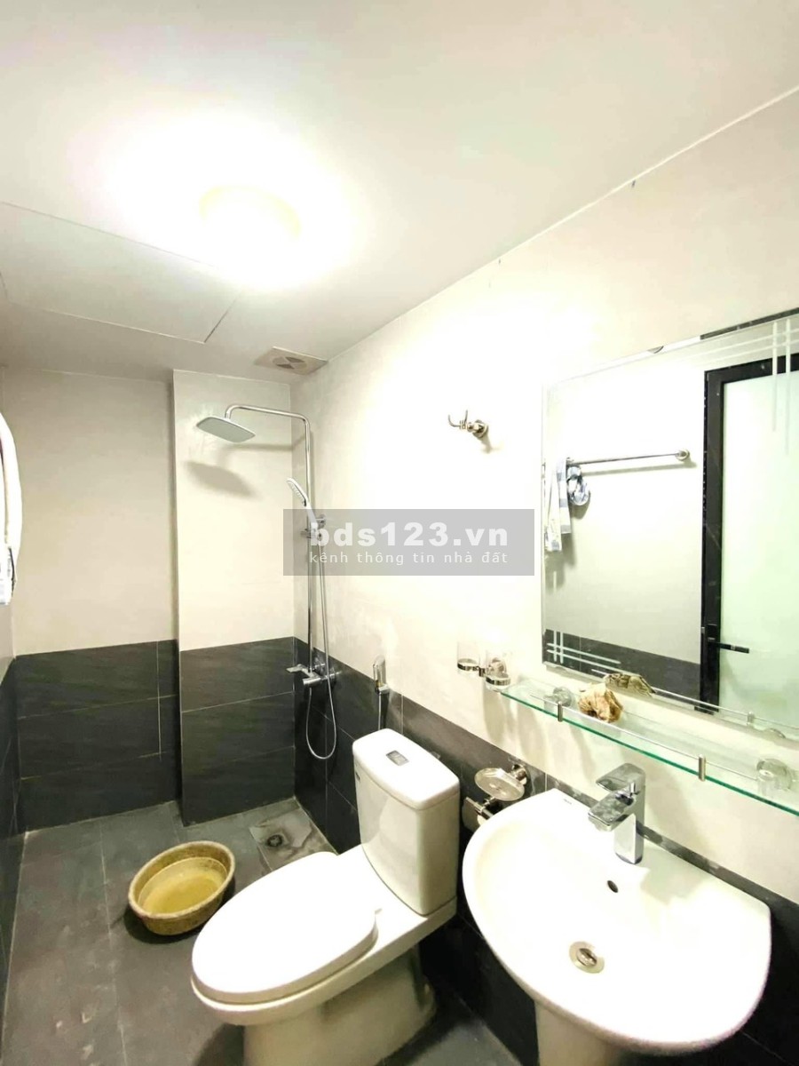 Nhà đẹp An Dương Vương, 5 tầng 32m2, MT 4m, nở hậu, ngõ oto