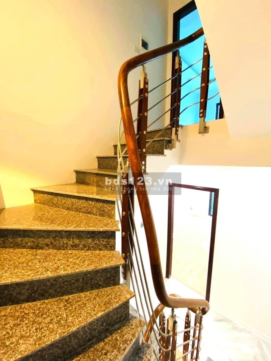 Nhà đẹp An Dương Vương, 5 tầng 32m2, MT 4m, nở hậu, ngõ oto