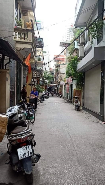Bán ngay nhà Phố Hoàng Ngân - ở luôn - ô tô kia morning đỗ - diện tích 39m2