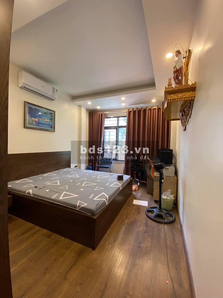 Bán Gấp nhà Nguyễn Hoàng 40m2, 6 tầng MT 4m, thang máy, tặng nội thất xịn, nhỉnh 5 tỷ