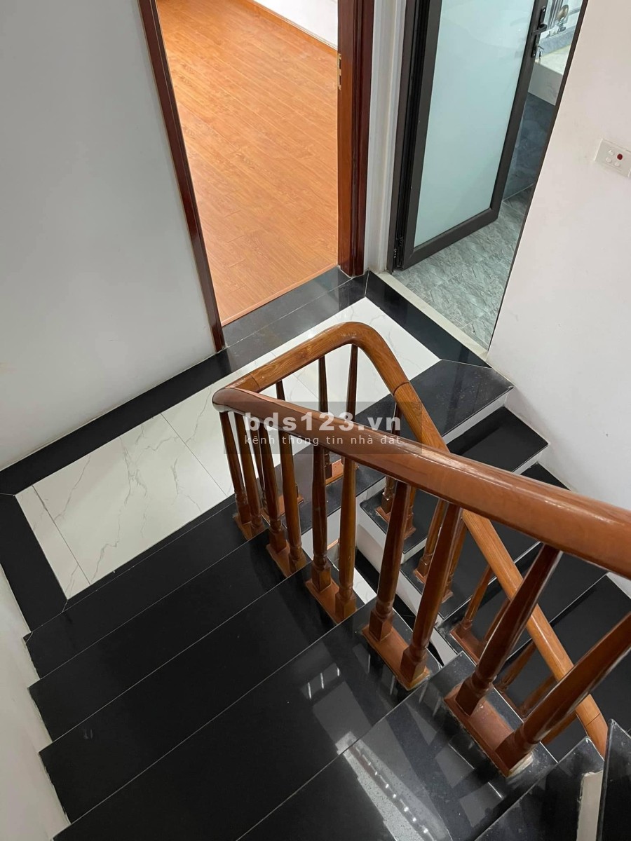 Bán nhà Thạch Bàn, Nhà mới chỉ việc xách va li về ở, 35m2, 2.7 tỷ