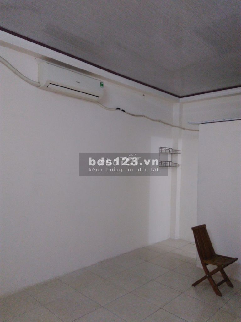 Phòng máy lạnh 20m2: 2.7trieu- 81/13 Hồ Văn Huê, PN