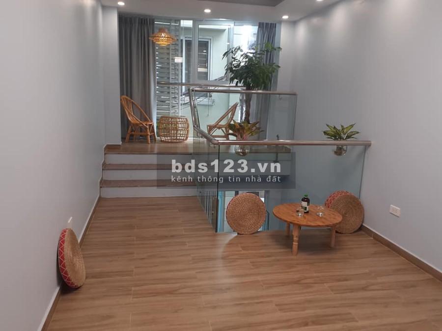 Bán nhà Lạc Long Quân, Tây Hồ, Nhà đẹp ở sướng, diện tích sử dụng 40m2, giá 3.8 tỷ