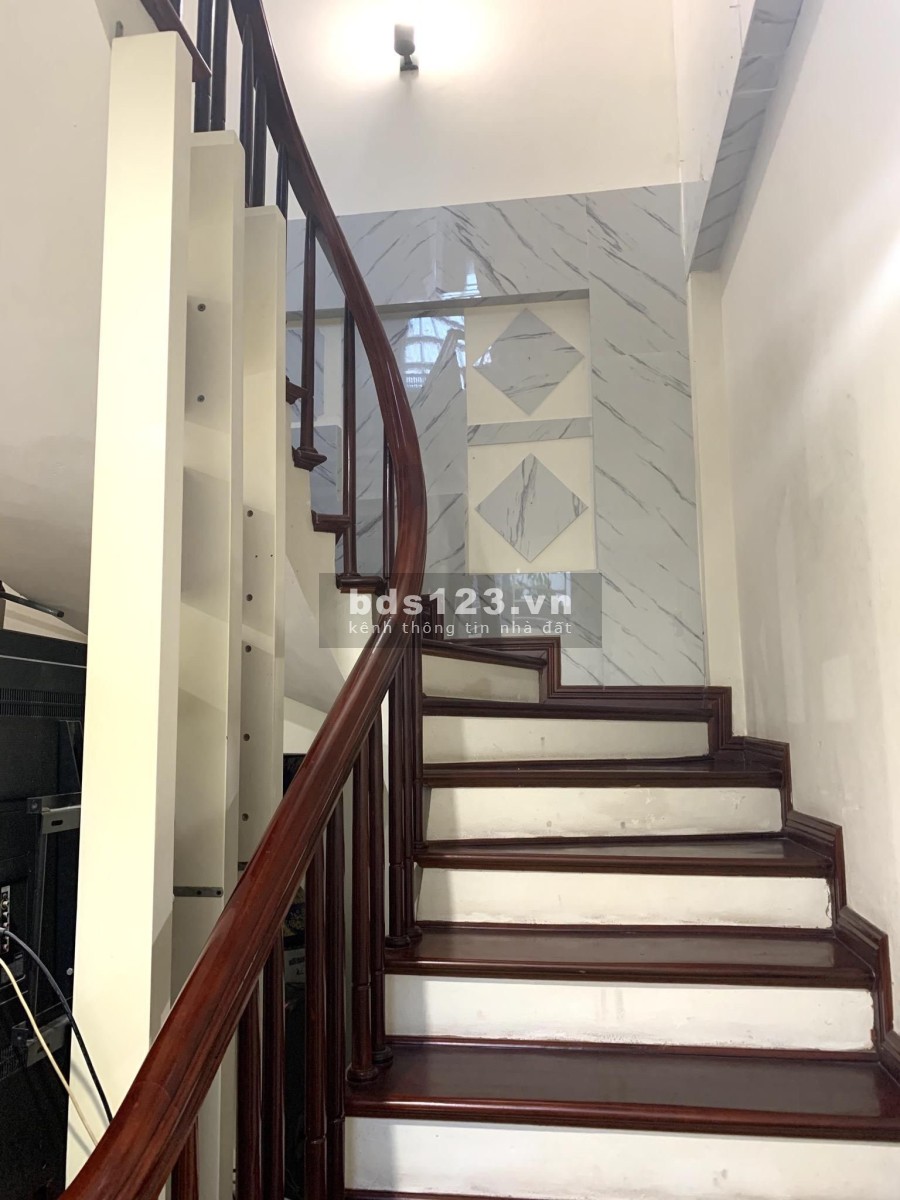 Nhà ngõ 302 Đường Láng 60m2 an ninh tốt, dân trí cao, nhà cực đẹp