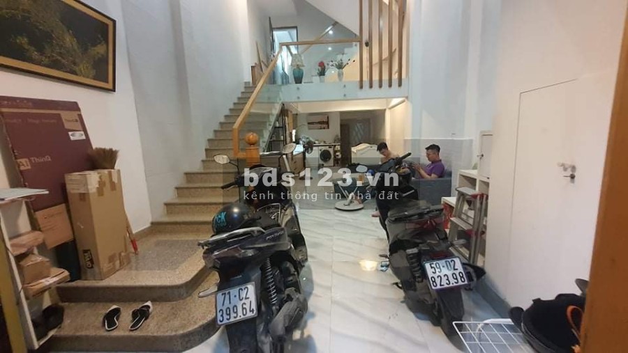 Nhà ngộp Thoại Ngọc Hầu HXH 61m2 4 tầng BTCT chỉ nhỉnh 5 tỷ