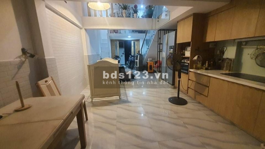 Nhà ngộp Thoại Ngọc Hầu HXH 61m2 4 tầng BTCT chỉ nhỉnh 5 tỷ