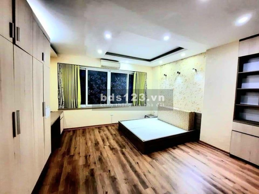 BÁN NHÀ NGÕ 141 QUAN NHÂN, GIÁ RẺ, 50M2, 5 TẦNG,5 NGỦ, MT 5M, Ô TÔ.