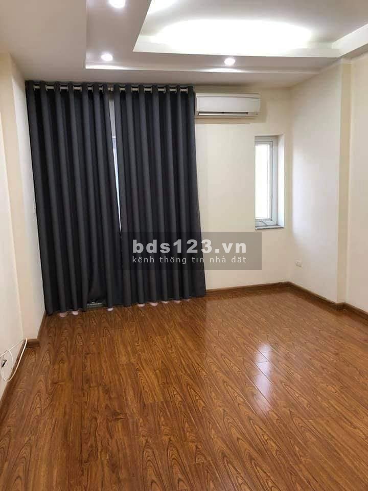 Bán nhà nguyên căn Lê Trọng Tấn, sổ đỏ phân lô, gara ô tô, kinh doanh, văn phòng giá tốt