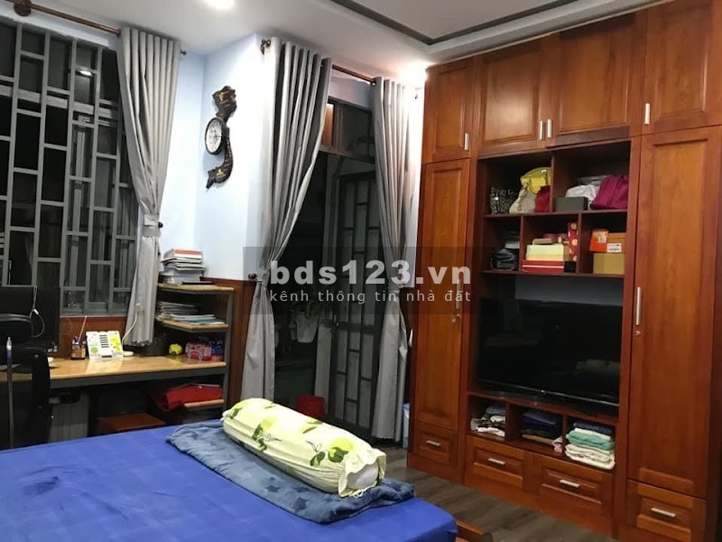 Bán nhà mới xây Quận Tân Phú 70m2 giá rẻ chỉ 5 tỷ hẻm xe hơi