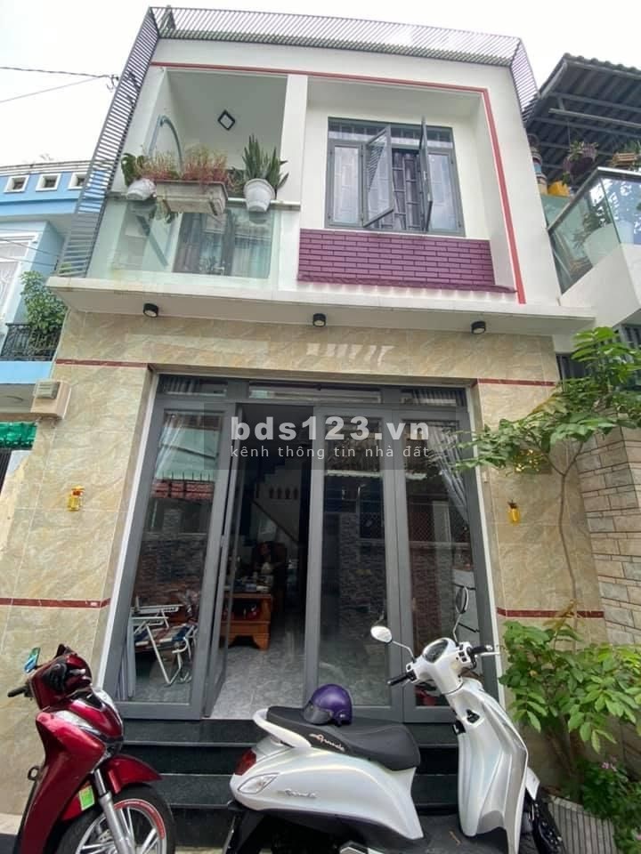 Bán nhà mới xây Quận Tân Phú 70m2 giá rẻ chỉ 5 tỷ hẻm xe hơi