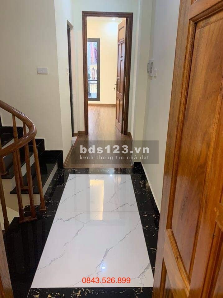 Bán gấp nhà mới kính koong phố Hoàng Mai, nội thất nhập khẩu xịn xò, 37m2 nhỉnh 3 tỷ.