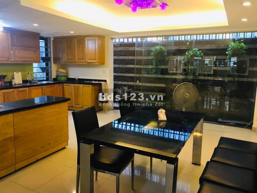 Bán gấp 1 căn lô góc dtsd 80m2 đường Hoàng Quốc Việt ô tô tránh giá chỉ 14.2 Tỉ