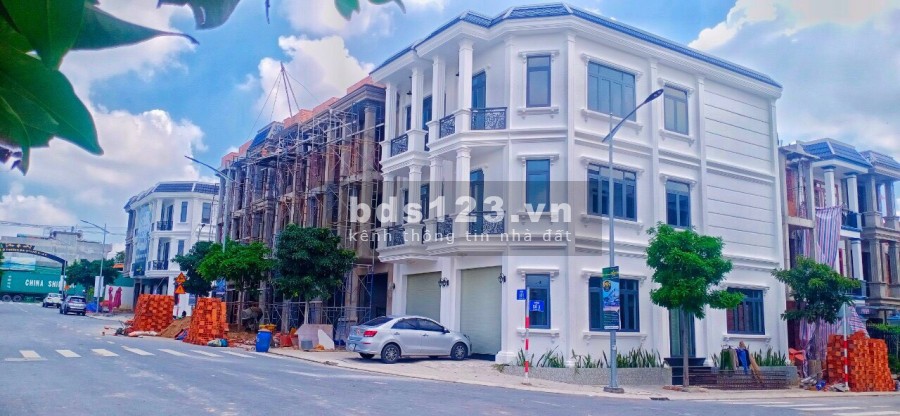 Bán nhà phố thương mại giá rẻ mùa dịch, SHC tại Dĩ An BD