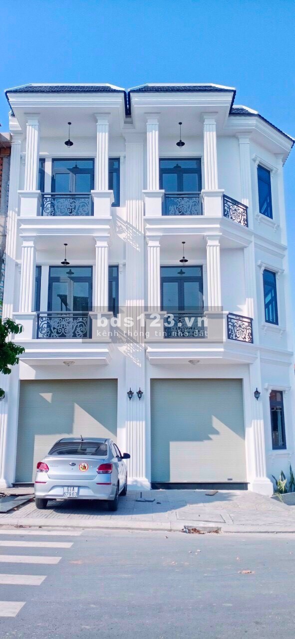 Bán nhà phố thương mại giá rẻ mùa dịch, SHC tại Dĩ An BD