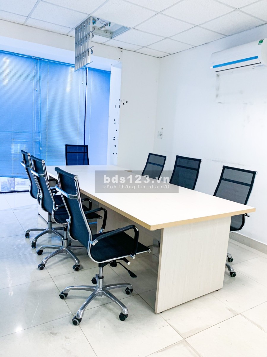 Văn phòng nhỏ xinh view kính 35m2 đường CMT8, Quận 3