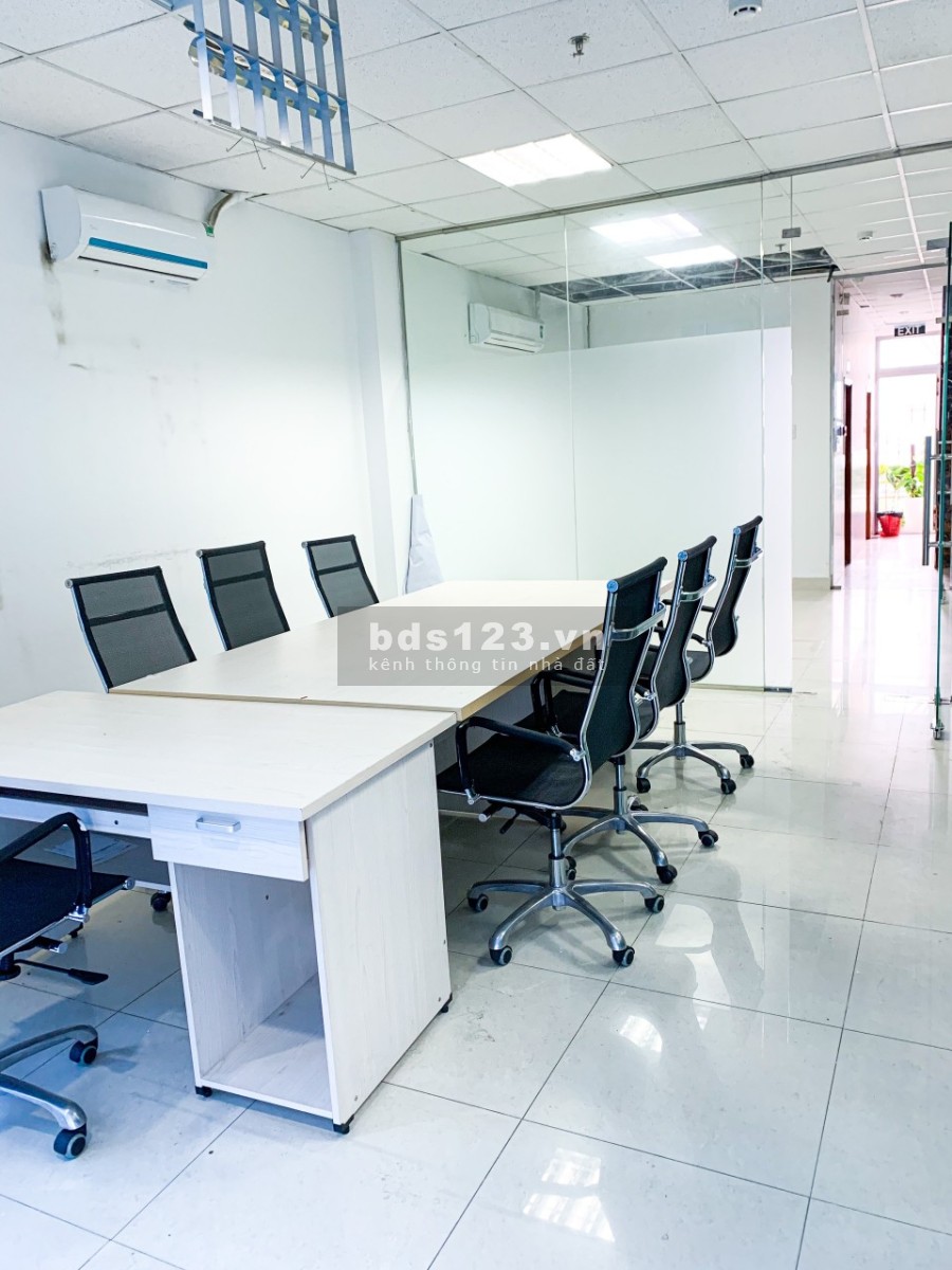 Văn phòng nhỏ xinh view kính 35m2 đường CMT8, Quận 3
