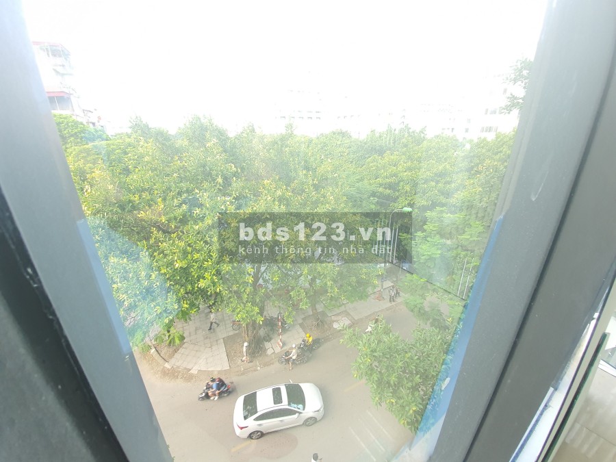 Cho thuê văn phòng chuyên nghiệp phố Chùa Láng diện tích 80m2 giá 22tr/tháng view đẹp