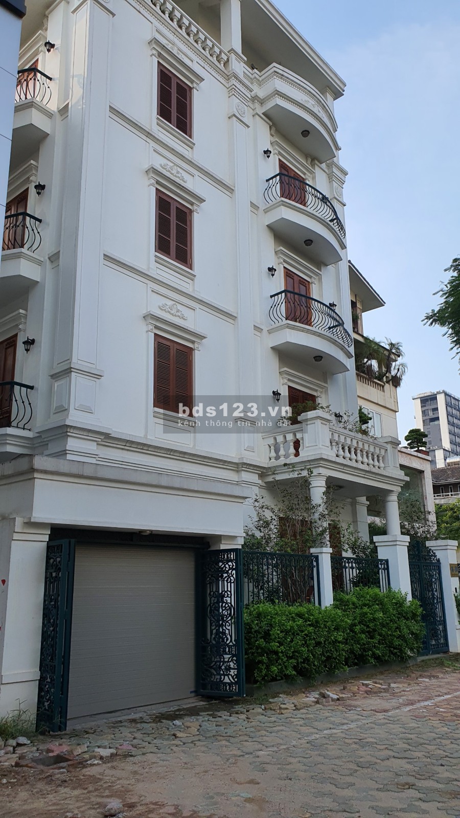 Bán Đất tặng nhà 5tầng Thái Hà, Đống Đa diện tích 207m2, mt 14m. Hơn 30Tỷ xây khách sạn