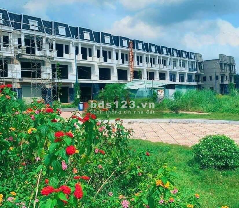 Bán nhà 1 trệt 2 lầu ngay khu công nghiệp Bàu Bàng vị trí giá bán 1.5 tỷ, khu dân cư đông