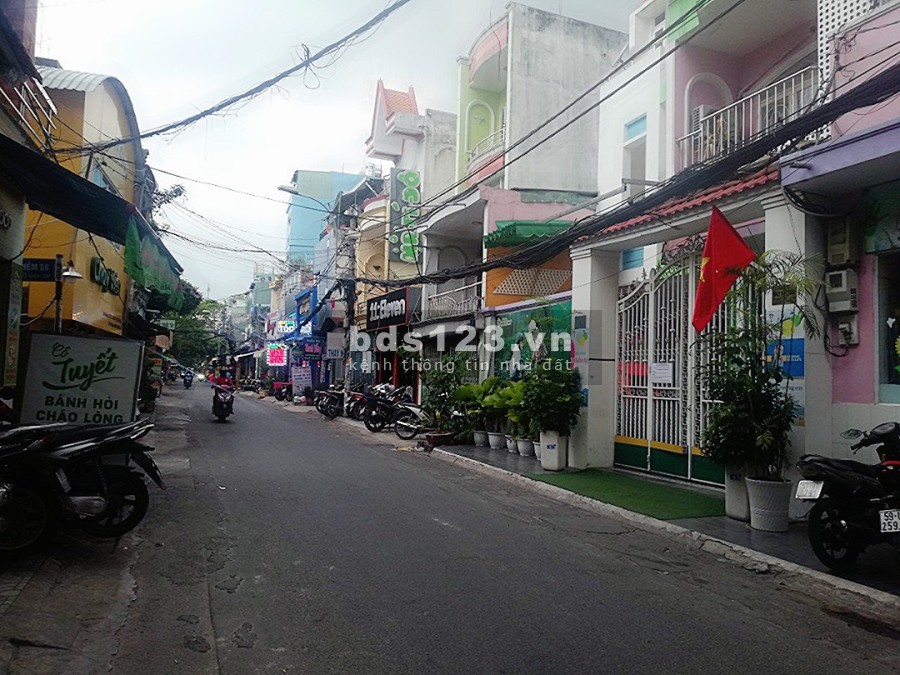 Nhà mặt tiền, tiện kinh doanh. Cạnh Sacombank Lê Trọng Tấn. 6,9 tỷ