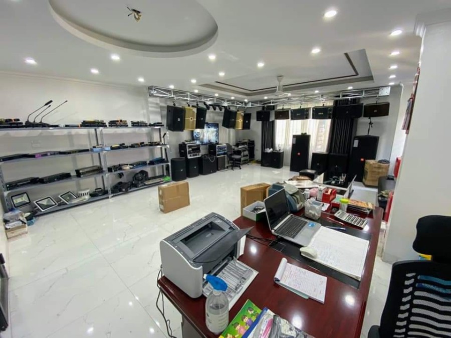 Kim Mã diện tích 75m 4 tầng, MT 4.9 m, giá 8.5 tỷ. 2 mặt thoáng cách ô tô 30m, lh 0981588619