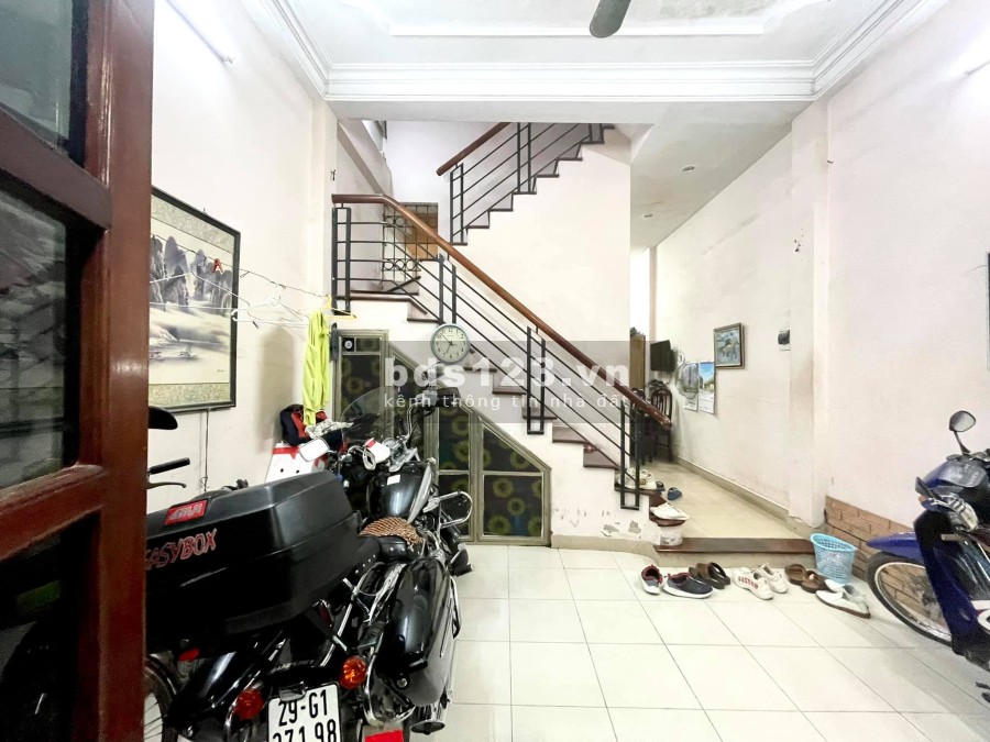 Bán nhà Yên Hòa dtsd 33m2 5 tầng 10m ra ngõ oto tránh gần trường các cấp