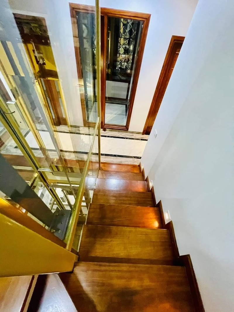 Bán nhà mặt phố Nguyễn Văn Cừ Long Biên, vỉa hè 85m2 3 T MT 6m 15 tỷ