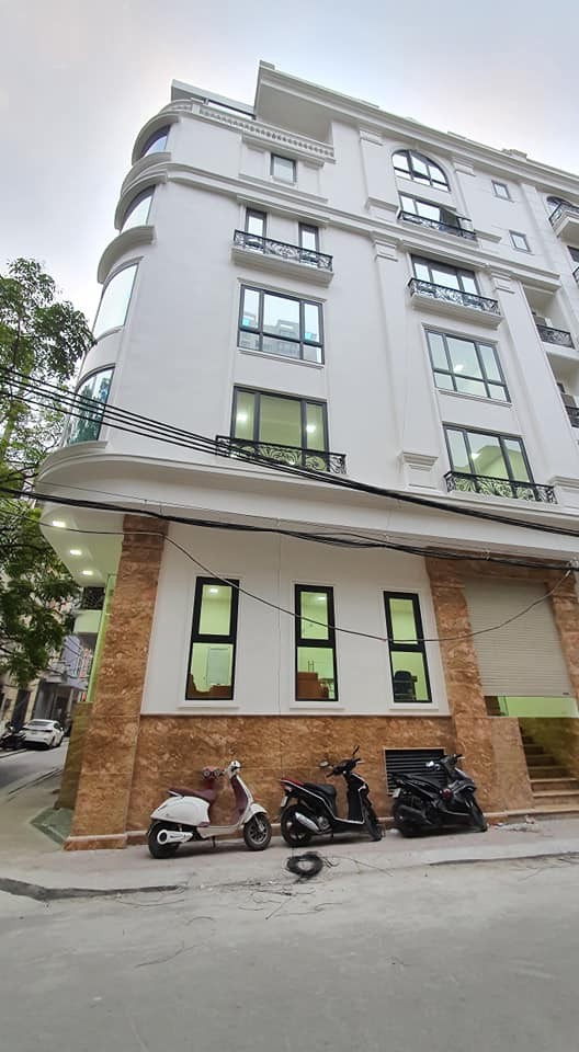Bán nhà Nguyễn Khang lô góc khu dân trí cao, khu Vip 2 mặt thoáng ô tô tránh, giá tốt tiện đầu tư