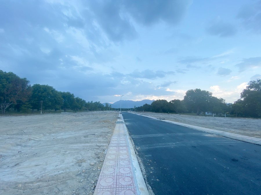 Bán nhà đất phân lô full thổ cư đầm Thuỷ Triều Cam Lâm giá sốc pháp lý đầy đủ, lhcc