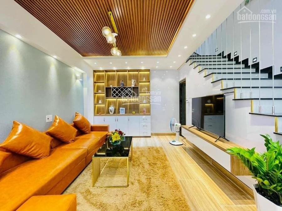 Phân lô, ô tô đỗ cửa, cần bán nhà Nguyễn Văn Cừ, Long Biên 40m, giá chỉ 2,x tỷ 2 thoáng