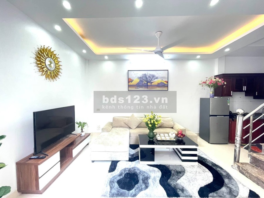 Nhà đẹp Lê Trọng Tấn, 2 mặt thoáng, ngõ ba gác, ô tô 5 tạ cách 5m, giá chỉ 3.15 tỷ