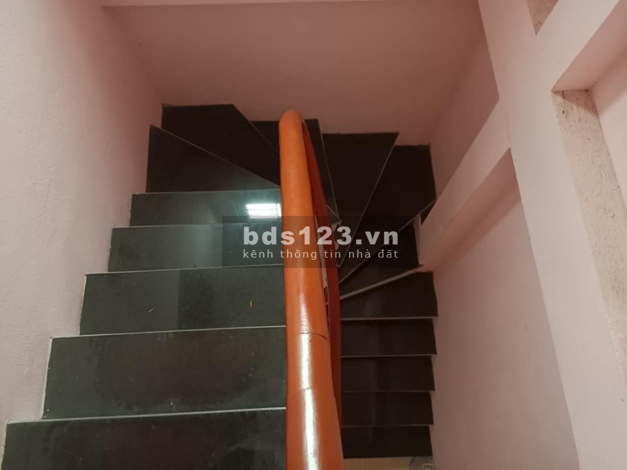 Bán nhà Phố Vọng giá bán 2.4 tỷ diện tích sử dụng 22m2 đúc kiên cố 4 tầng, lh 0822910166