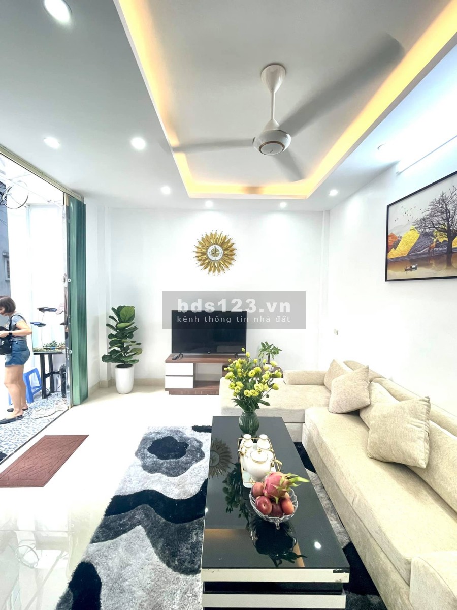 Nhà đẹp Lê Trọng Tấn, 2 mặt thoáng, ngõ ba gác, ô tô 5 tạ cách 5m, giá chỉ 3.15 tỷ