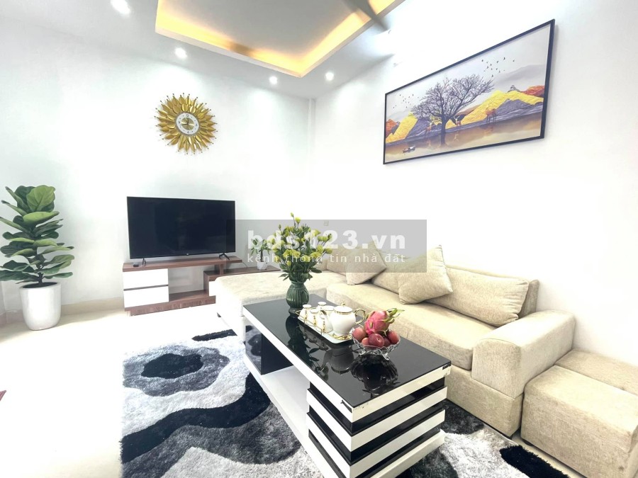 Nhà đẹp Lê Trọng Tấn, 2 mặt thoáng, ngõ ba gác, ô tô 5 tạ cách 5m, giá chỉ 3.15 tỷ